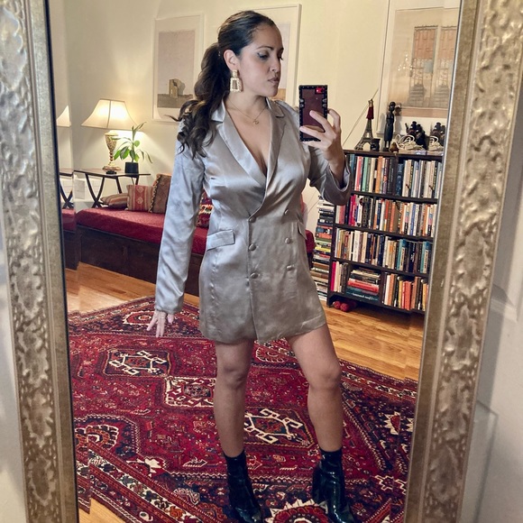 Amanda Uprichard Taupe 💯 silk blazer mini dress. Size XSmall. Gently worn. - Picture 3 of 6